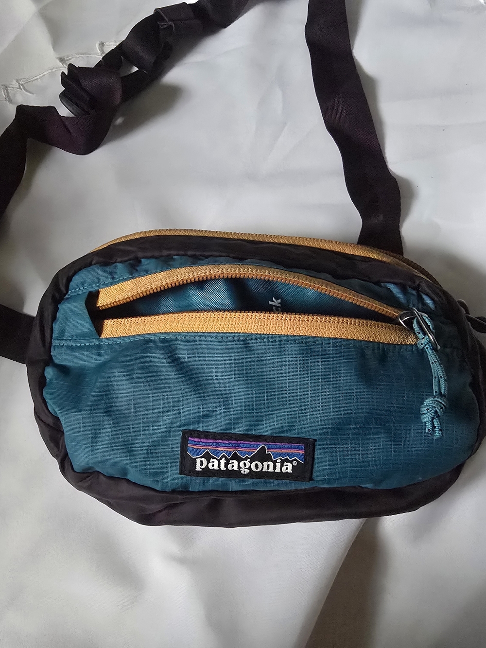 Patagonia Teal and Black Crossbody Pack with Gold Zippers